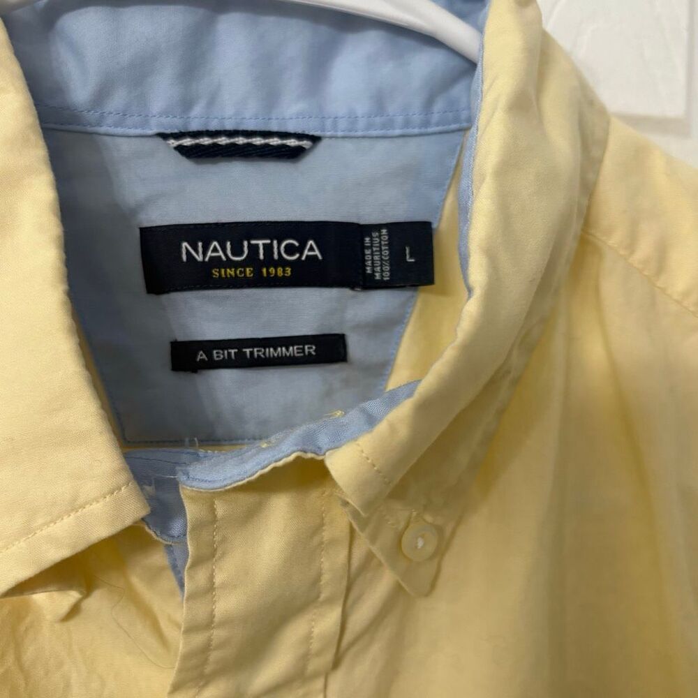 Nautica Men’s Light Yellow Button-Down Shirt Large A Bit Trimmer 100% Cotton Cas - Picture 3 of 8